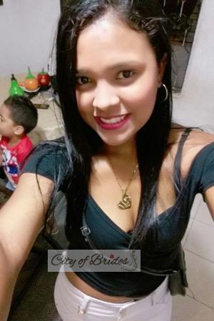 176810 - Laura Age: 33 - Colombia