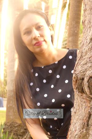 184595 - Liseth Age: 43 - Colombia