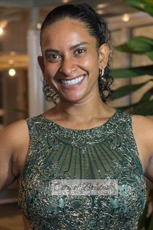 205243 - Daniela Age: 36 - Colombia