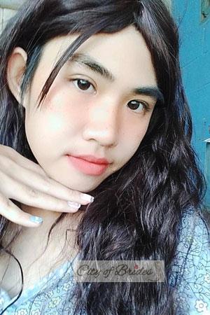 208628 - Pongarpha Age: 25 - Thailand