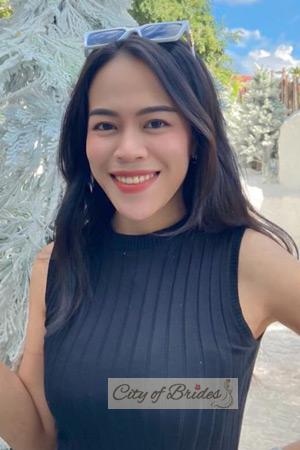 211069 - Jittraporn Age: 26 - Thailand