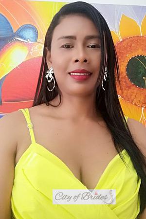 211146 - Yeinis Age: 40 - Colombia