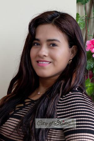 215562 - Brillith Age: 28 - Peru