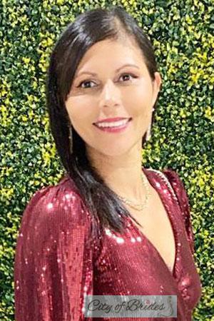219473 - Laura Age: 44 - Costa Rica