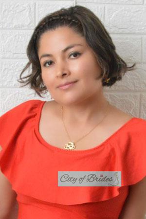 220425 - Yesica Age: 33 - Peru