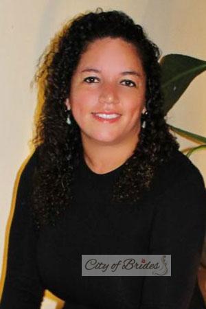 220442 - Laura Age: 44 - Costa Rica