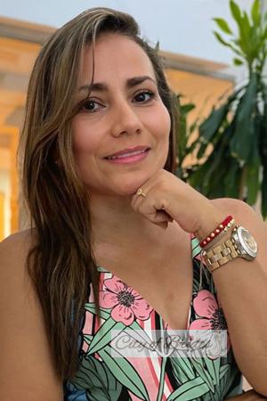 225201 - Yeris Age: 44 - Colombia