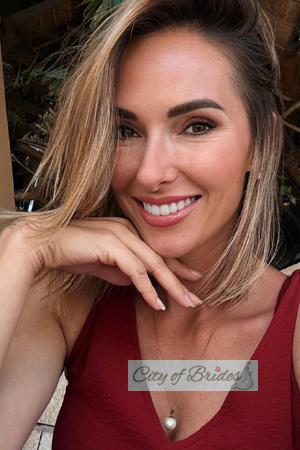 227686 - Yuliia Age: 38 - Mexico