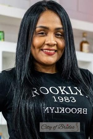 228100 - Gina Age: 38 - Colombia
